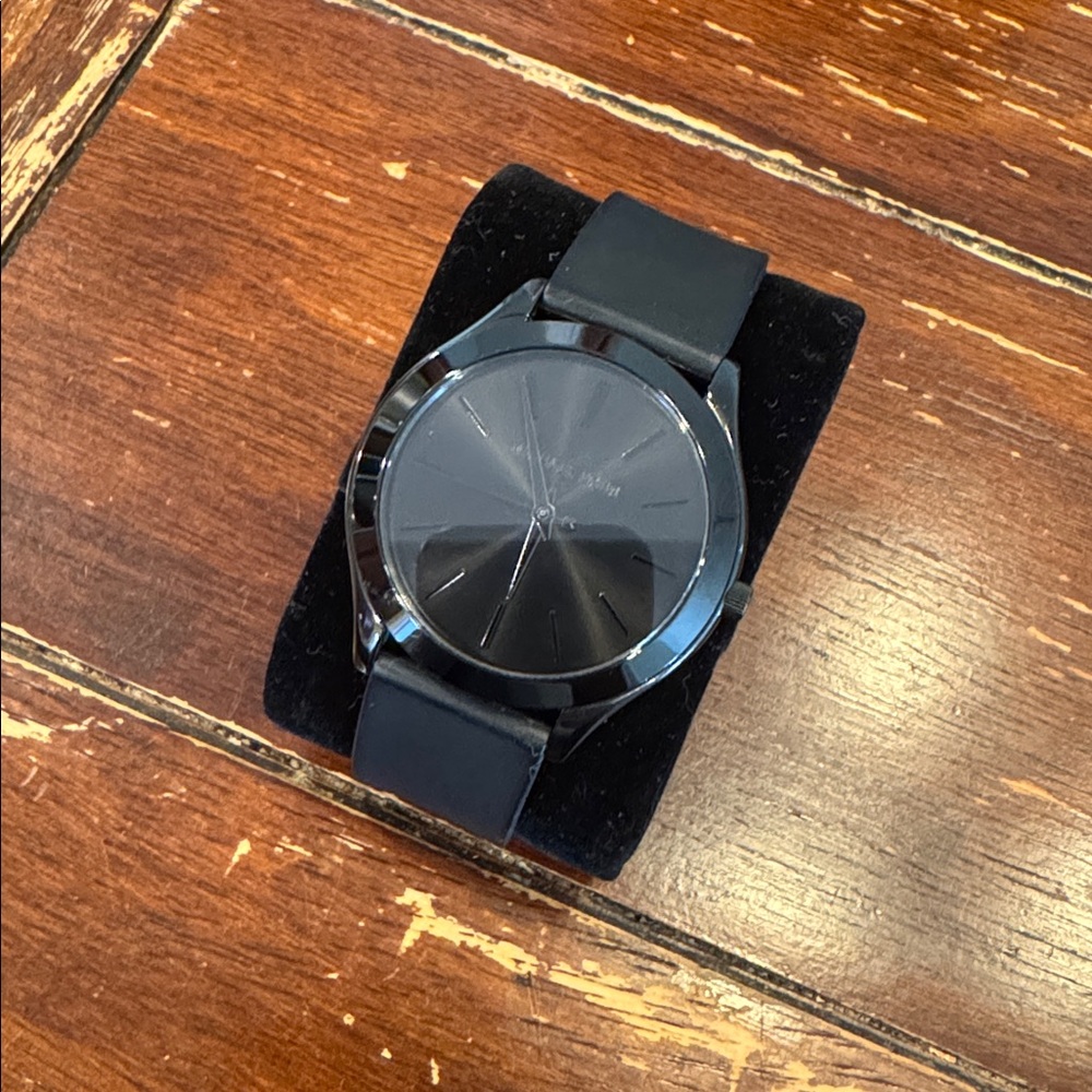 Black on Black Michael Kors Watch - Picture 2 of 9